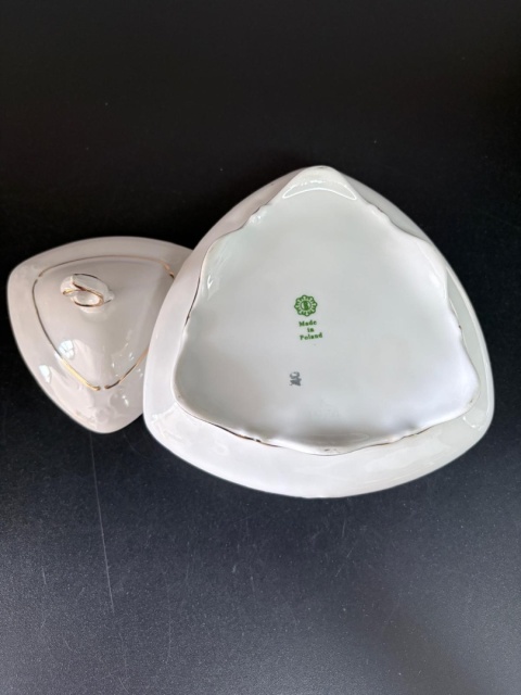 Porcelanowa trójkątna bombonierka Bogucice