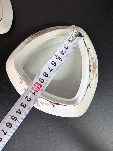 Porcelanowa trójkątna bombonierka Bogucice