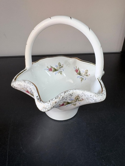 Porcelanowy koszyczek złota róża