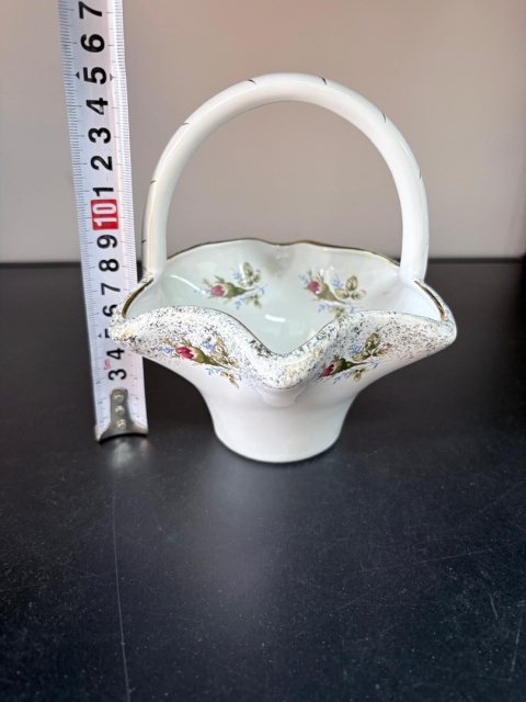 Porcelanowy koszyczek złota róża