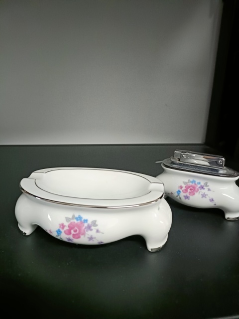 Porcelanowy zestaw palacza Karolina