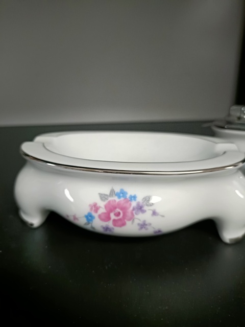 Porcelanowy zestaw palacza Karolina
