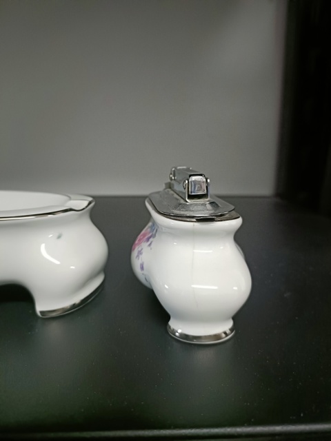 Porcelanowy zestaw palacza Karolina