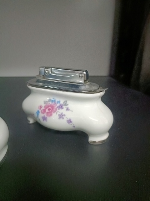 Porcelanowy zestaw palacza Karolina