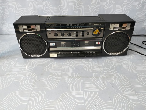 Radiomagnetofon sanyo model M W170LO