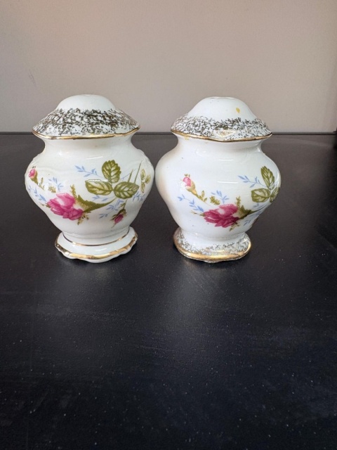 Solniczka i pieprzniczka porcelana złota róża