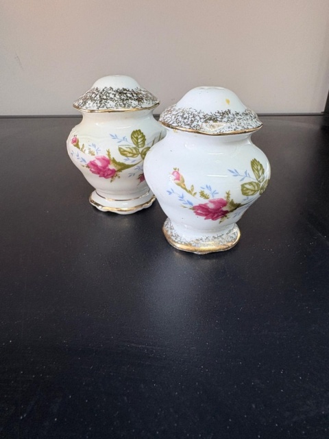 Solniczka i pieprzniczka porcelana złota róża
