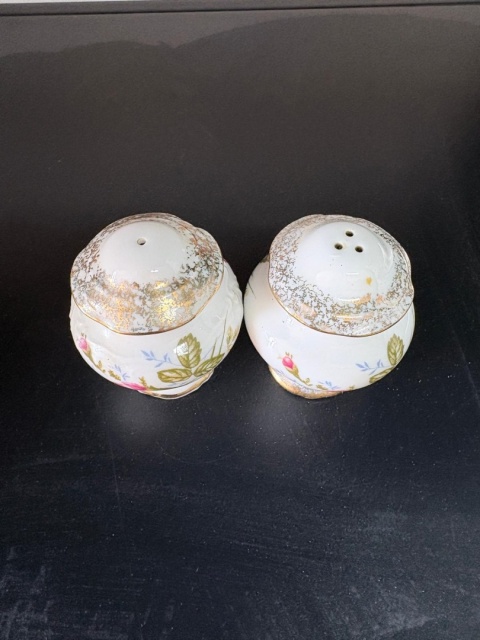 Solniczka i pieprzniczka porcelana złota róża