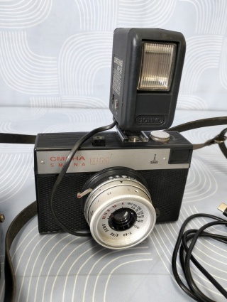 Stary aparat fotograficzny Smena 8M z lampą