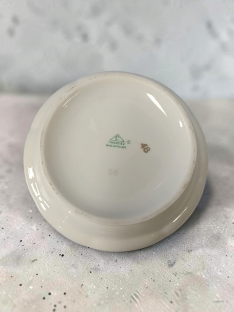 Piekna porcelanowa bombonierka Chodzież złota róża