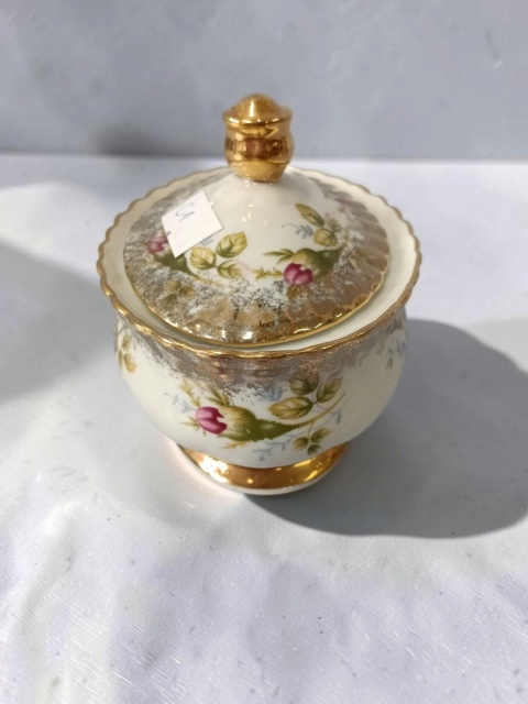 Porcelanowa cukierniczka Chodzież złota róża C1