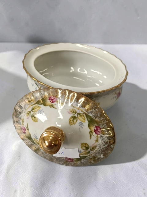 Porcelanowa cukierniczka Chodzież złota róża C1