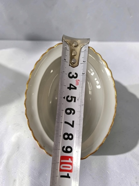 Porcelanowa cukierniczka Chodzież złota róża C1