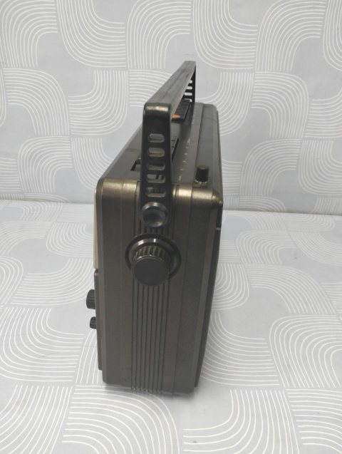 Stary radiomagnetofon Unitra Kasprzak