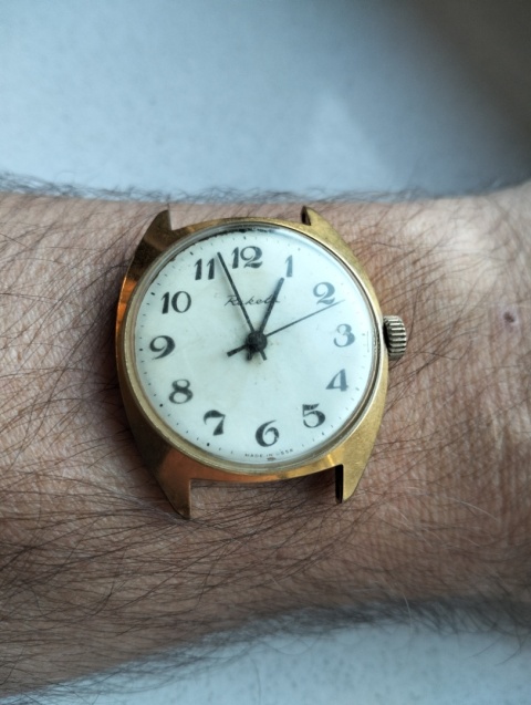 Stary zegarek nakręcany Raketa