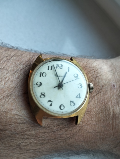 Stary zegarek nakręcany Raketa