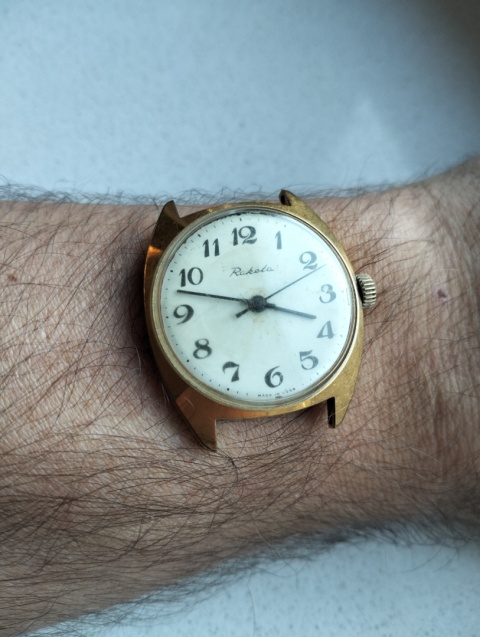 Stary zegarek nakręcany Raketa