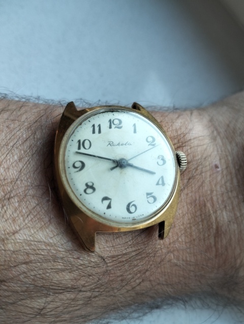 Stary zegarek nakręcany Raketa