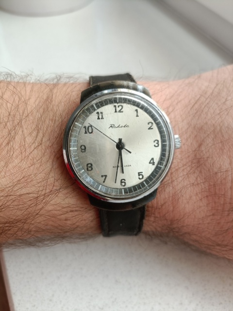 Stary zegarek nakręcany Raketa