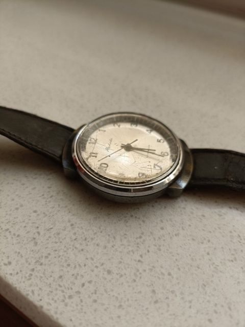 Stary zegarek nakręcany Raketa