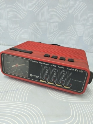 Stare radio z zegarem Unitra Diora unikat
