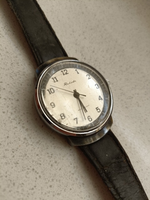 Stary zegarek nakręcany Raketa