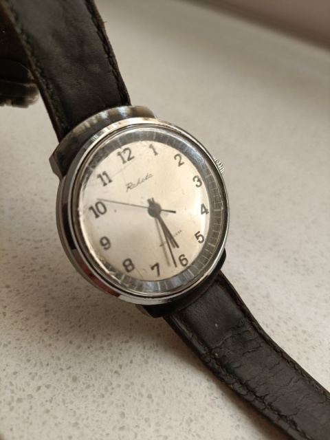 Stary zegarek nakręcany Raketa