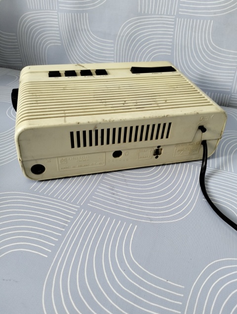 Radio z budzikiem Pioner 85
