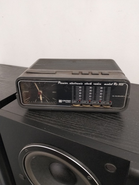 Radio z budzikiem Unitra diora re-105