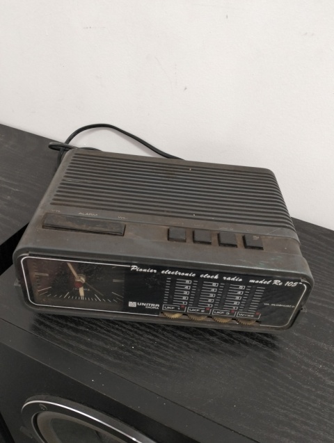 Radio z budzikiem Unitra diora re-105