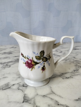 Porcelanowy mlecznik złota róża