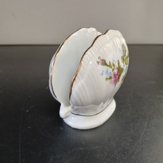 Porcelanowy serwetnik muszla złota róża