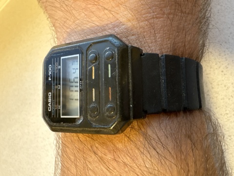 Stary zegarek elektroniczny Casio F-100 unikat