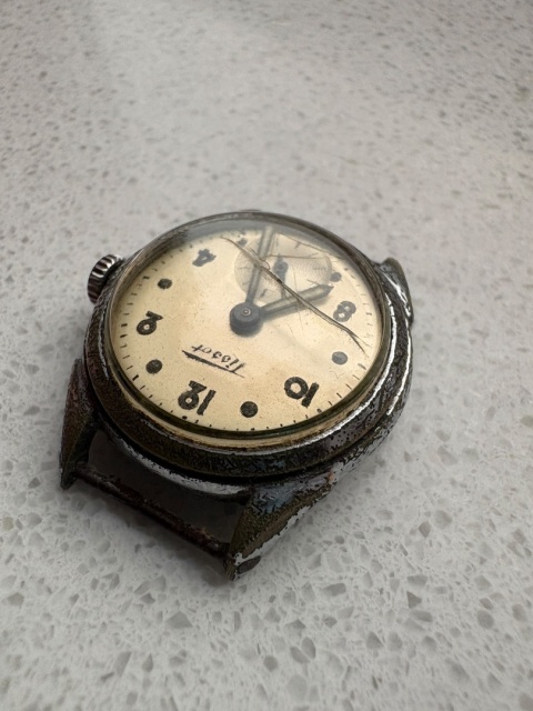 Stary zegarek nakręcany Tissot