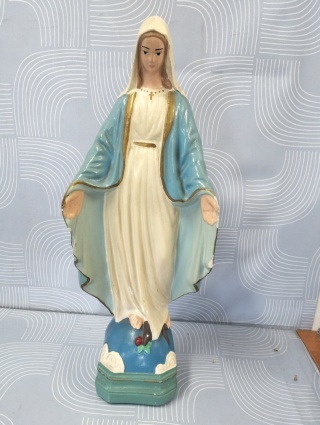 Stara figura Matki Bożej