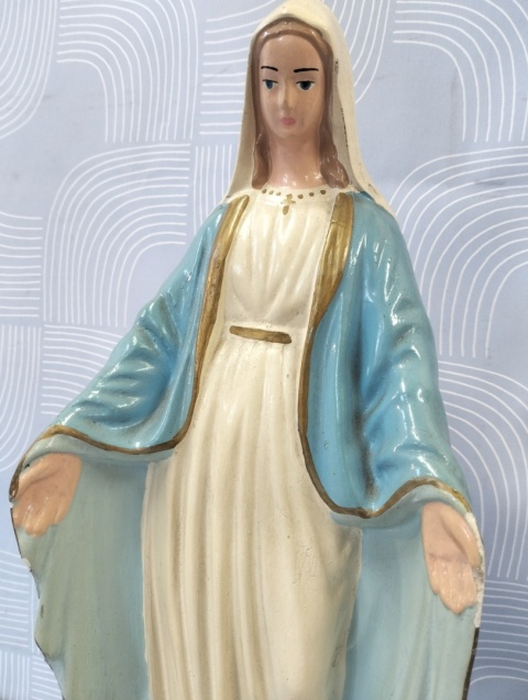 Stara figura Matki Bożej