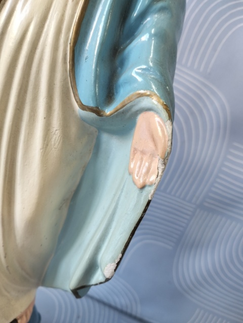 Stara figura Matki Bożej