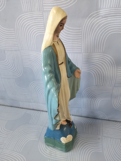 Stara figura Matki Bożej