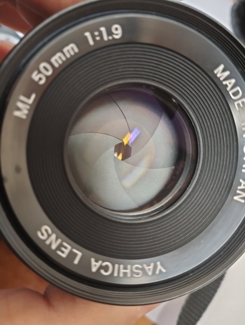 Stary aparat fotograficzny Yashica obiektyw super stan