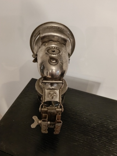 Zabytkowa lampka karbidowa rowerowa