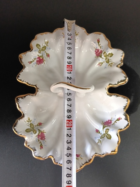 Piękna patera w kształcie liścia porcelana złota róża