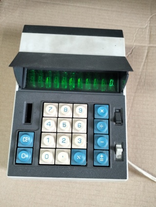 Stary kalkulator elektryczny. Sprawny.
