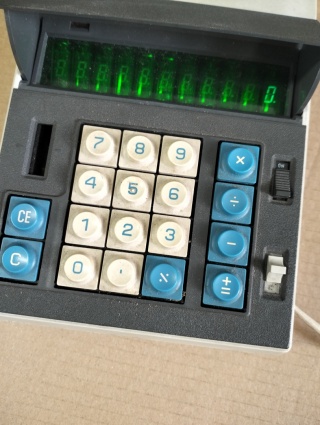 Stary kalkulator elektryczny. Sprawny.